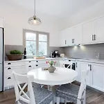 Olive Three-bedroom By Konnect カト・コラキアナ
