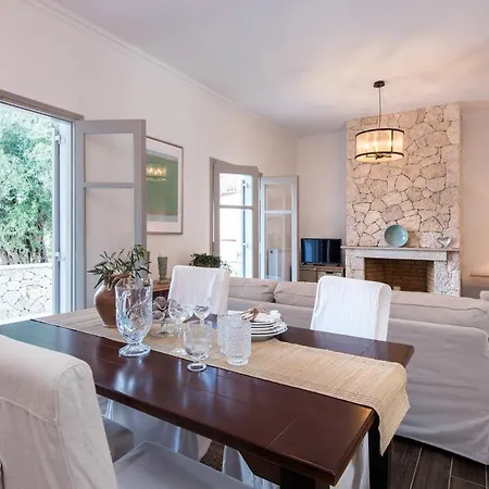Olive Three-bedroom By Konnect Holiday home Kato Korakiana