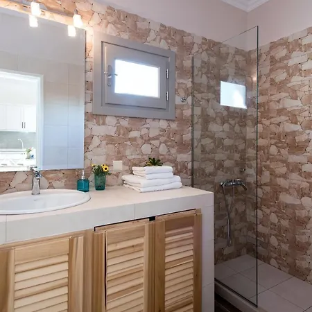 Casa vacanze Olive Three-bedroom By Konnect Kato Korakiana